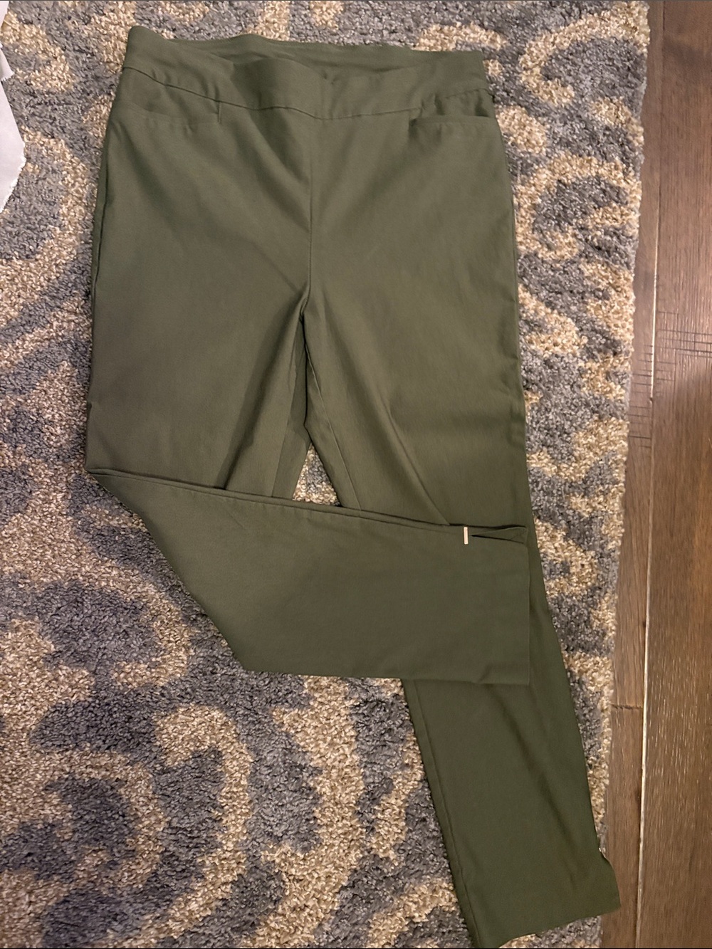 Chico's Bridgette Cropped Olive Green Ankle Pants